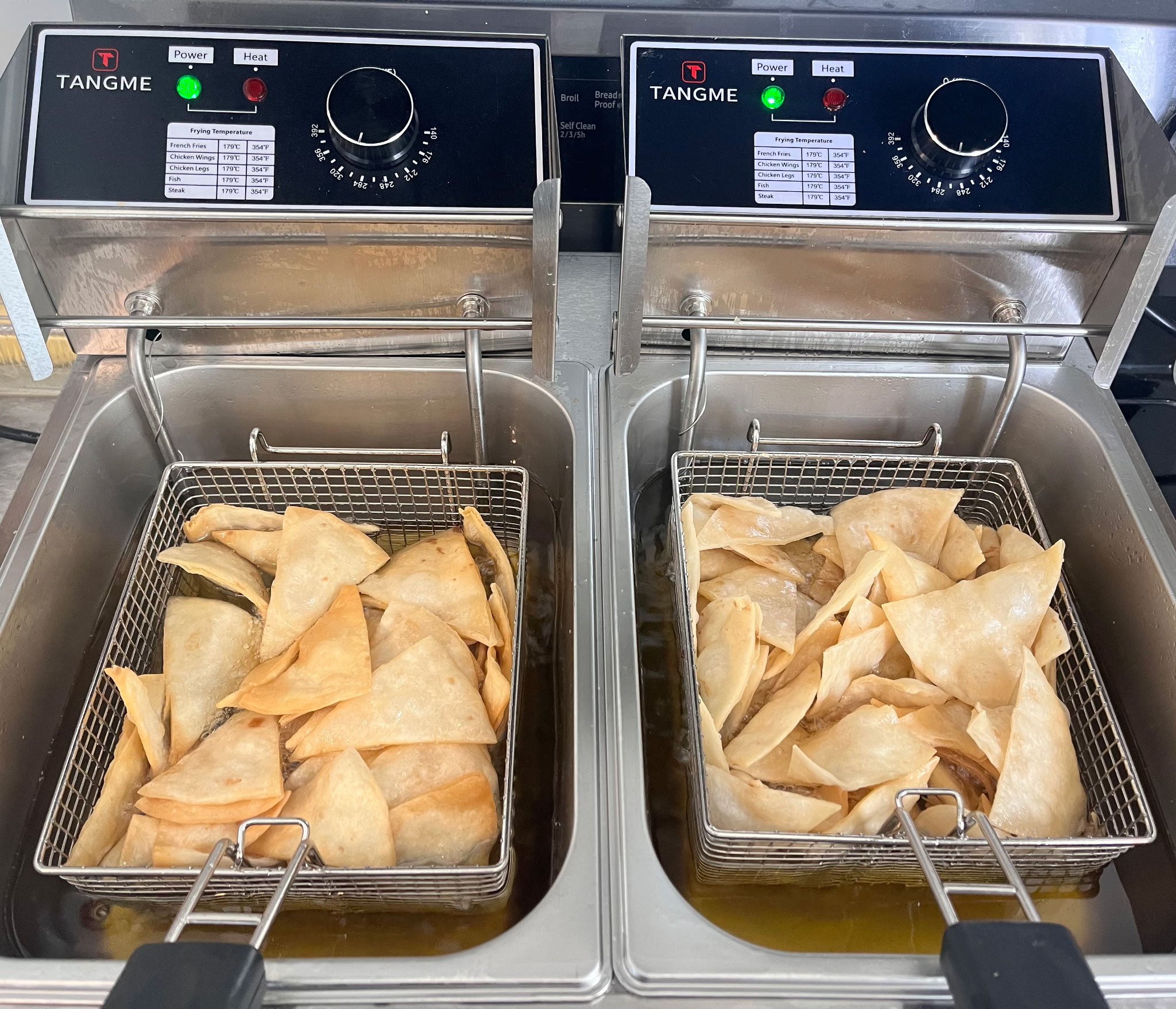 Fresh handmade Très de’liSH treats